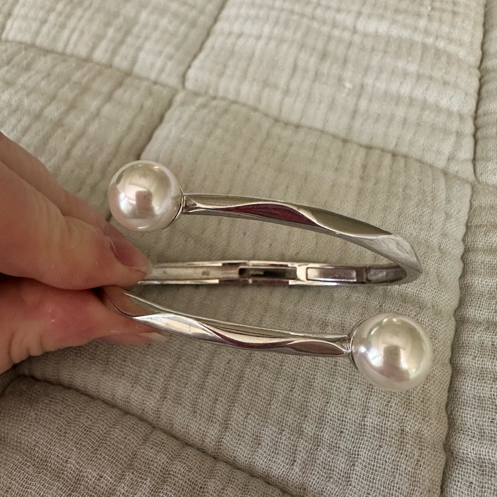 Kendra Scott Silver Bangle Bracelet with Pearl Accents